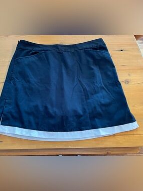 CALLAWAY LADIES BLACK GOLF SKORT SIZE 6. WHITE TRIM